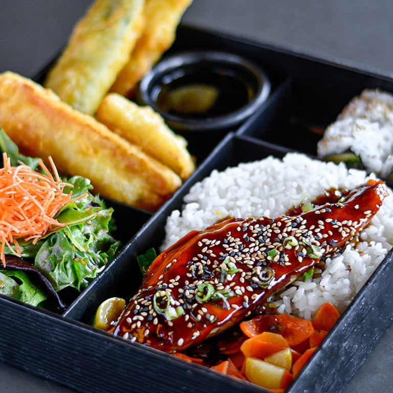Delicious Salmon Roll: A Sushi Favorite